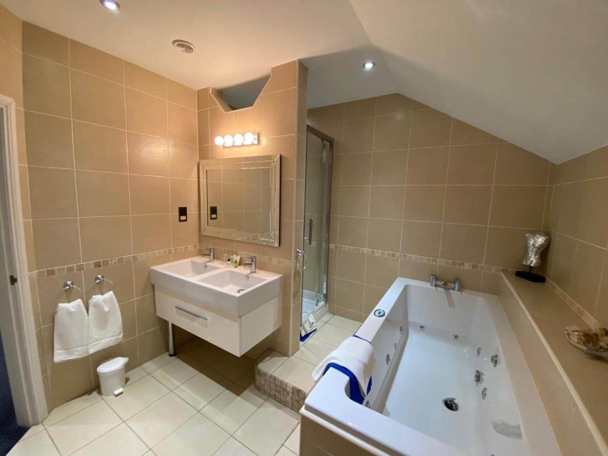 Dudsbury Golf Club - Hotel And Spa ファーンダウン エクステリア 写真