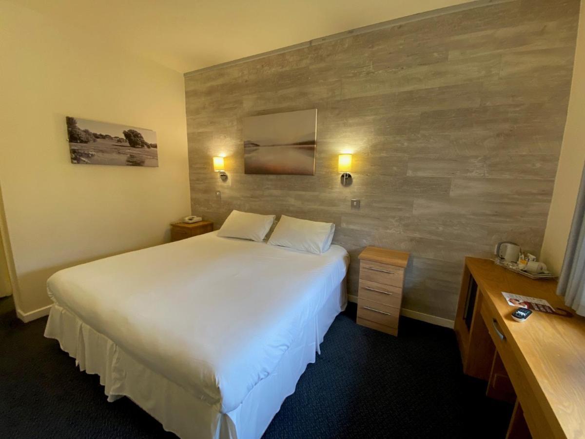 Dudsbury Golf Club - Hotel And Spa ファーンダウン エクステリア 写真