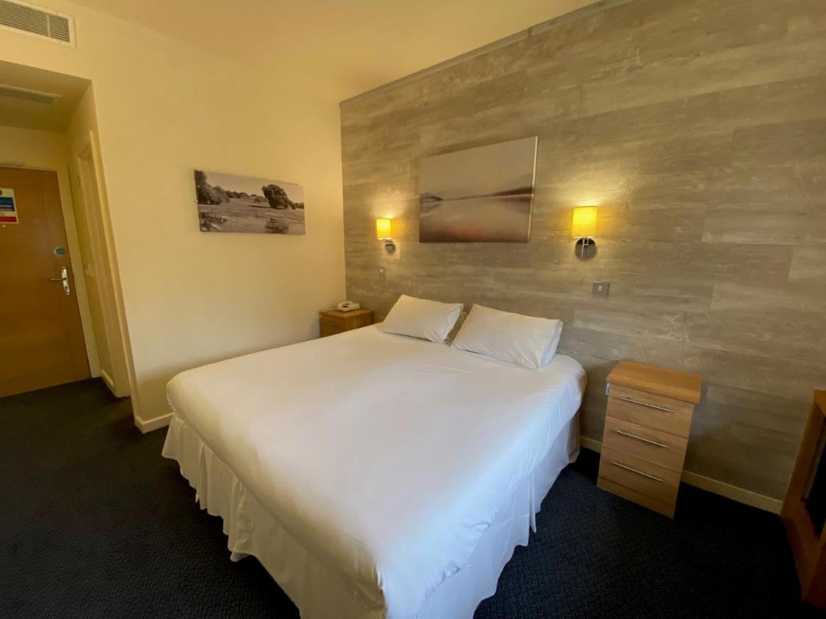 Dudsbury Golf Club - Hotel And Spa ファーンダウン エクステリア 写真