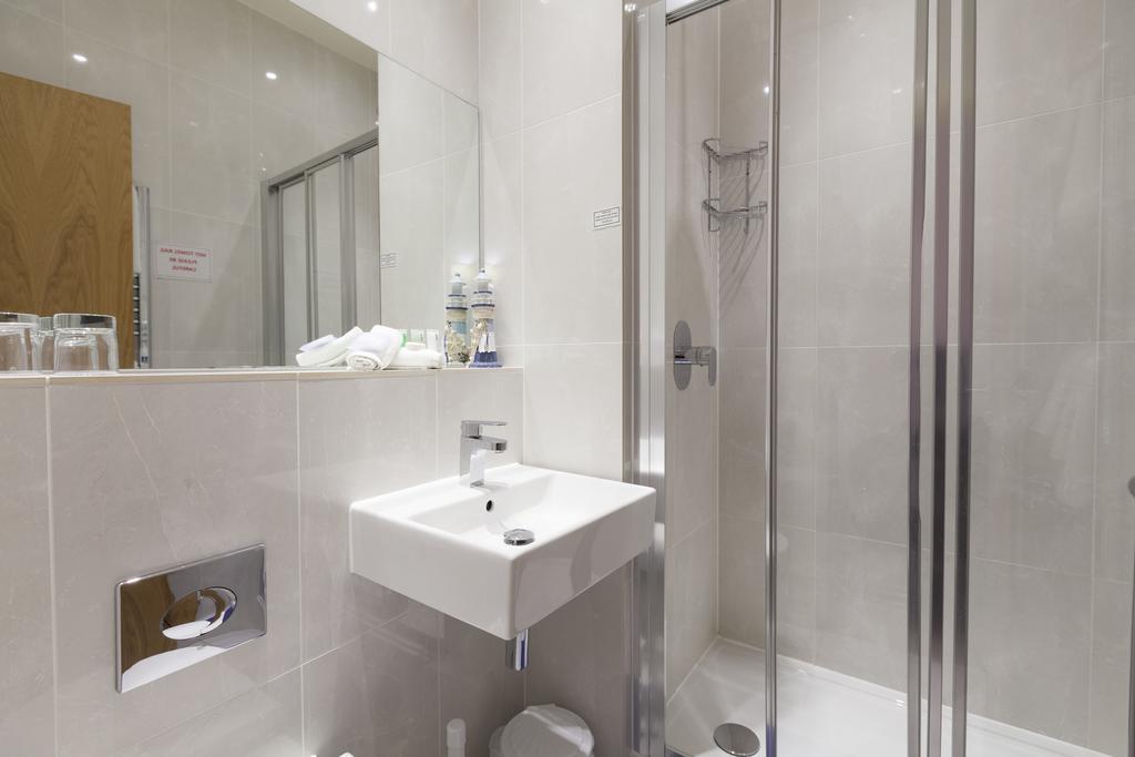 Dudsbury Golf Club - Hotel And Spa ファーンダウン エクステリア 写真