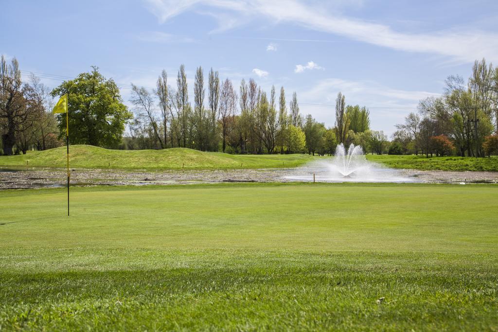 Dudsbury Golf Club - Hotel And Spa ファーンダウン エクステリア 写真