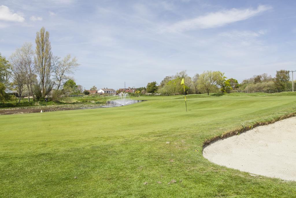Dudsbury Golf Club - Hotel And Spa ファーンダウン エクステリア 写真